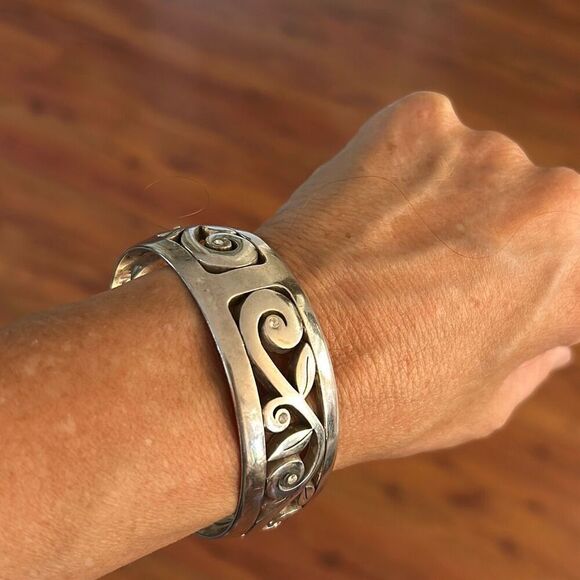 Brighton Silver filagree cut out Bangle bracelet with small rhinestones - Picture 3 of 8